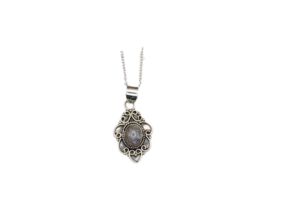 pendentif en argent orné d’une pierre de lune Trésors de femme