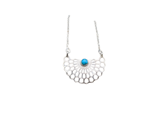 pendentif en argent orné d’une pierre turquoise Trésors de femme