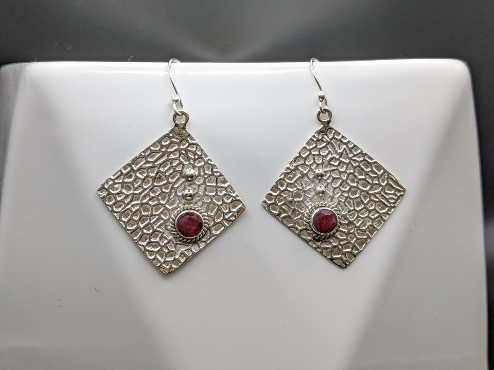 Trésors de femme - boucles d'oreilles en argent et rubis- bijoux en pierre naturelle- bijoux argent femme bijoux fait main bijoux de luxe